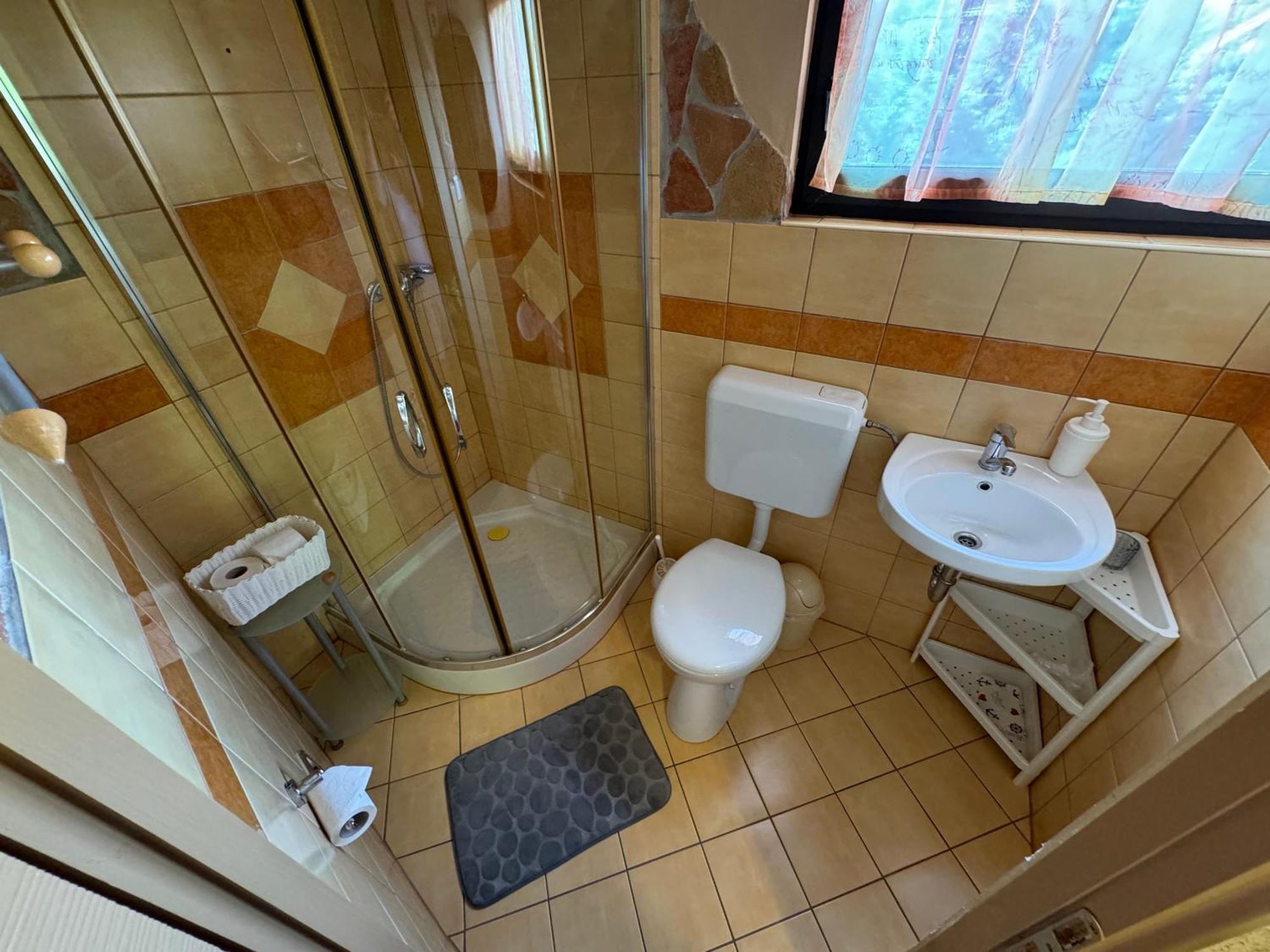 Rozsa Apartman 2 Alsoors Ruang foto